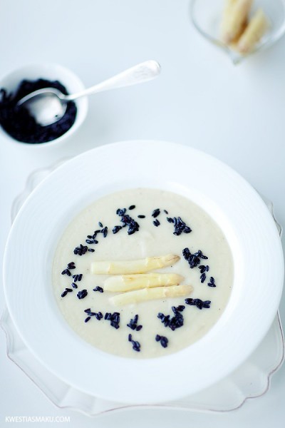 Zupa krem z białych szparagów z mlekiem kokosowym